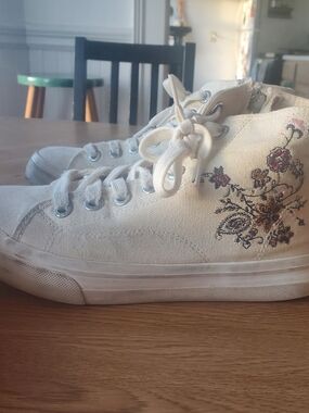 Rocket Dog Cream Canvas High-Top Sneakers with Floral Embroidery